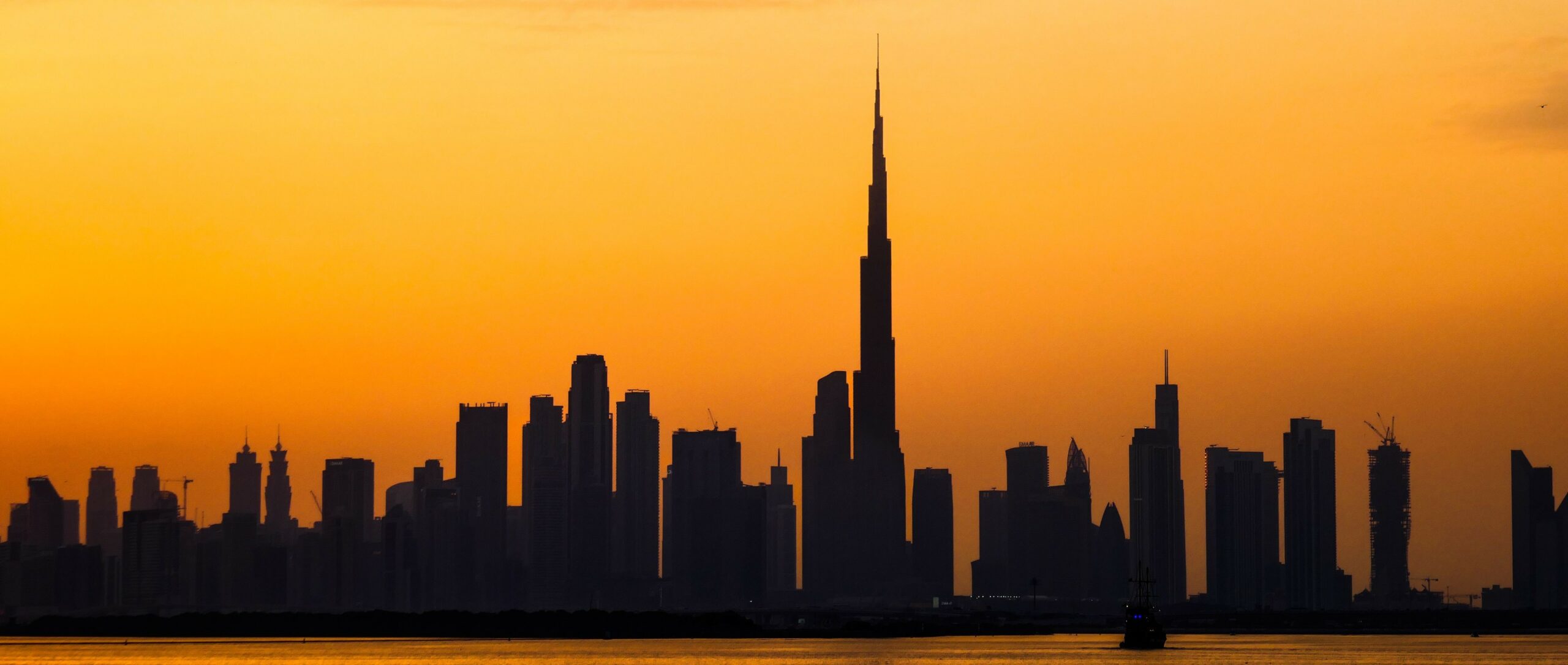 New Rule for UAE Golden Visa 2025: Salaried Professionals